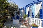 Amaryllis Studios & Apartments - Mykonos Rooms & Apartments with a barbeque area