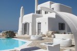 Villa Crew - Mykonos Villa with a sun lounge