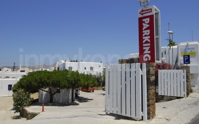 Fabrika's Parking - _MYK4367.JPG - Mykonos, Greece